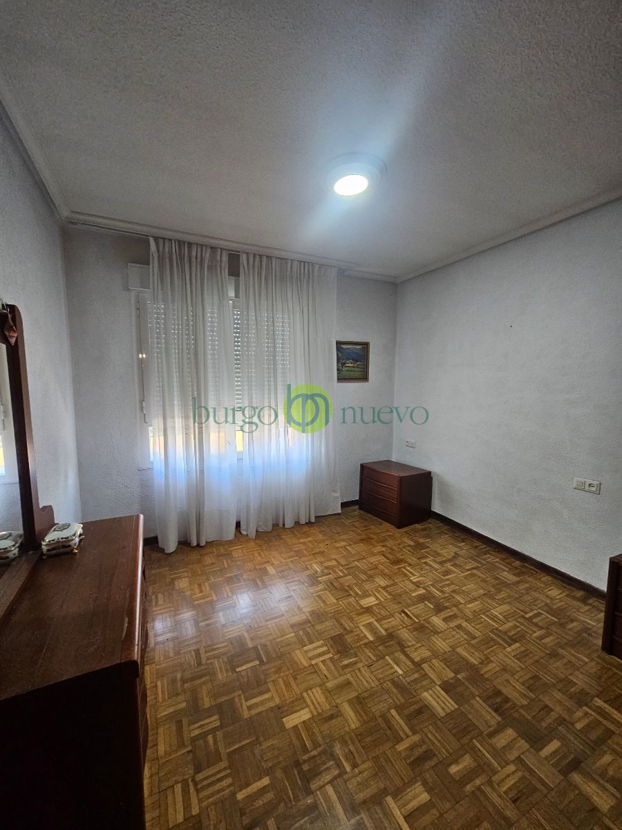 VENTA CASA  con gran terraza, garaje y rentabilidad por local alquilado en Avenida León - Foto 36