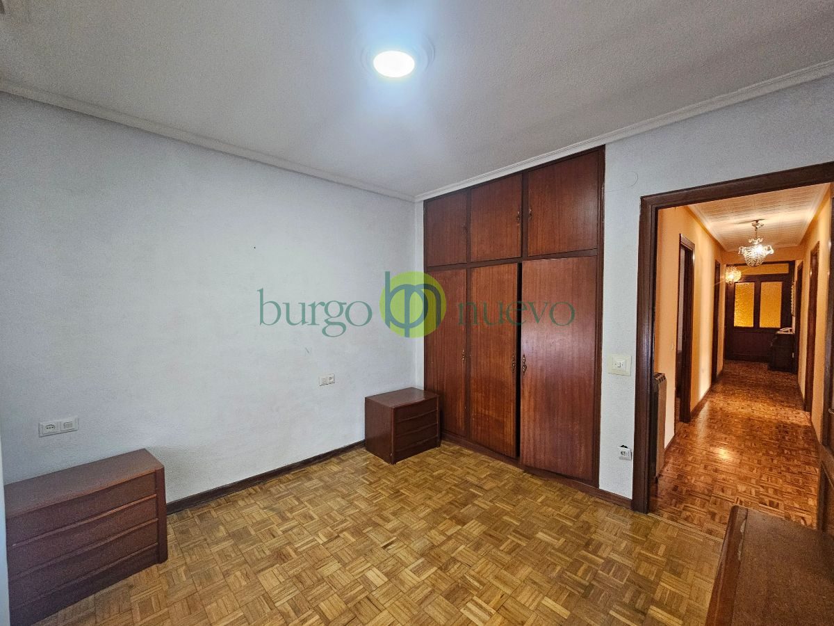 VENTA CASA  con gran terraza, garaje y rentabilidad por local alquilado en Avenida León - Foto 37