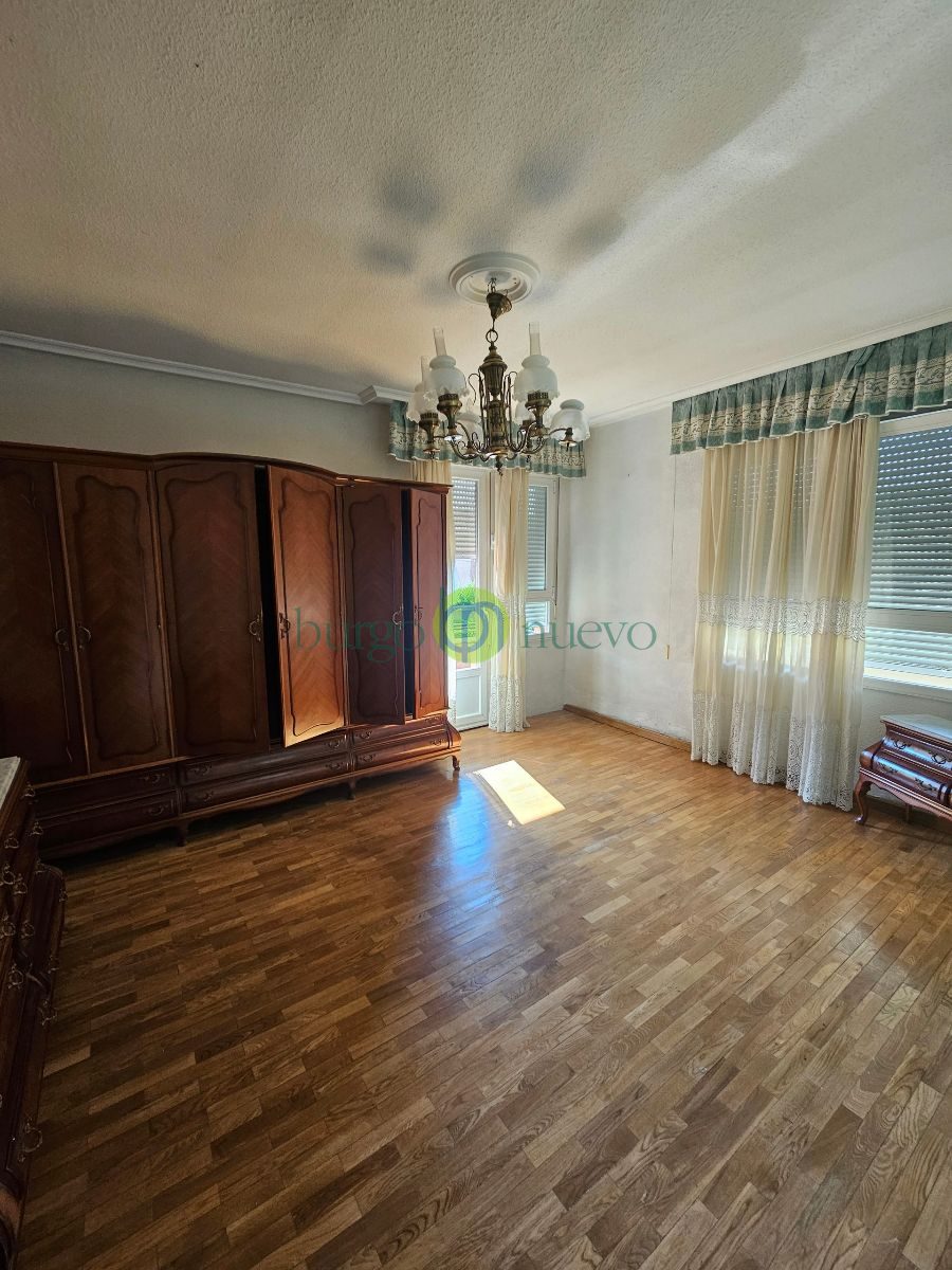 VENTA CASA  con gran terraza, garaje y rentabilidad por local alquilado en Avenida León - Foto 38
