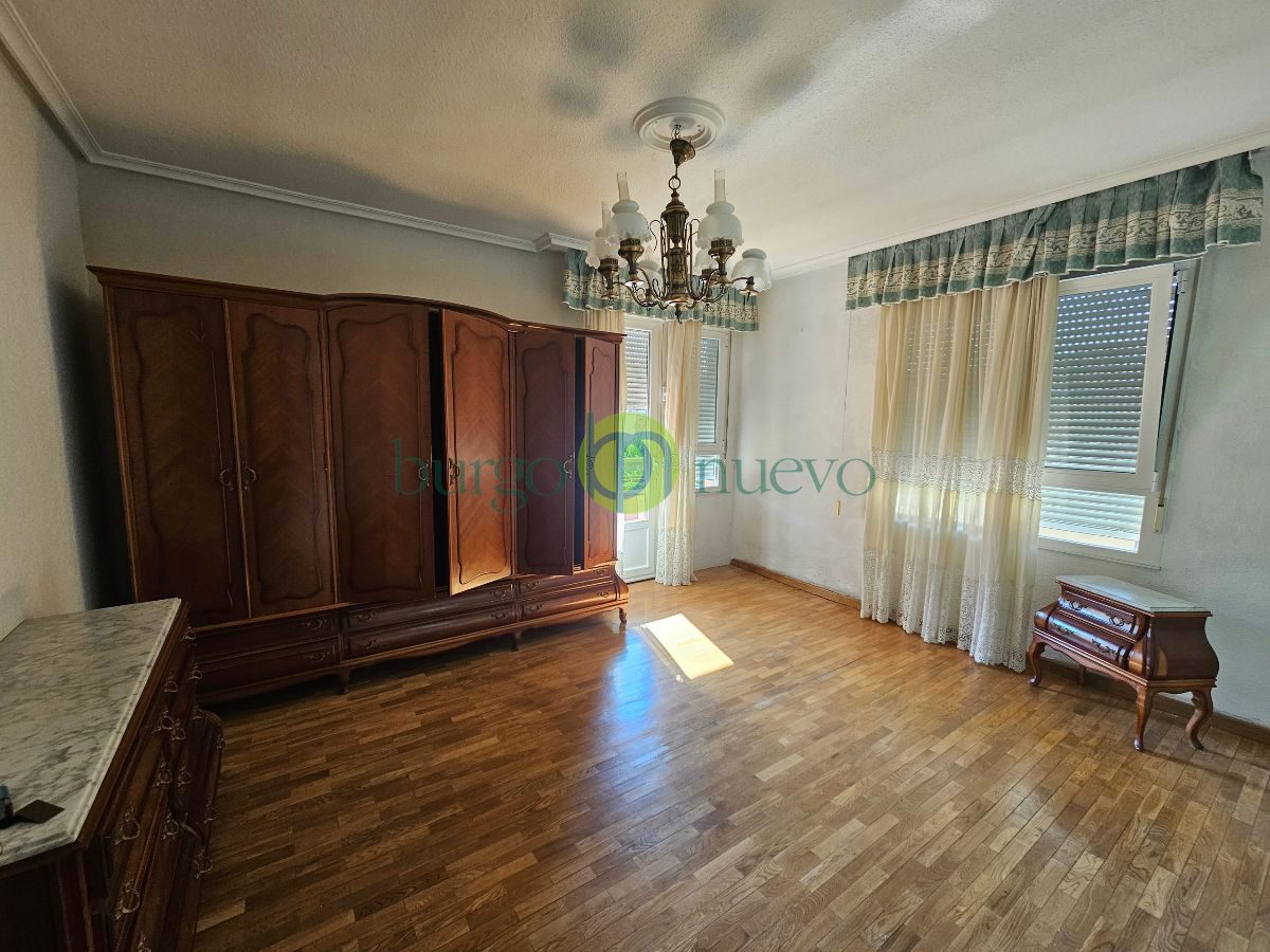 VENTA CASA  con gran terraza, garaje y rentabilidad por local alquilado en Avenida León - Foto 39