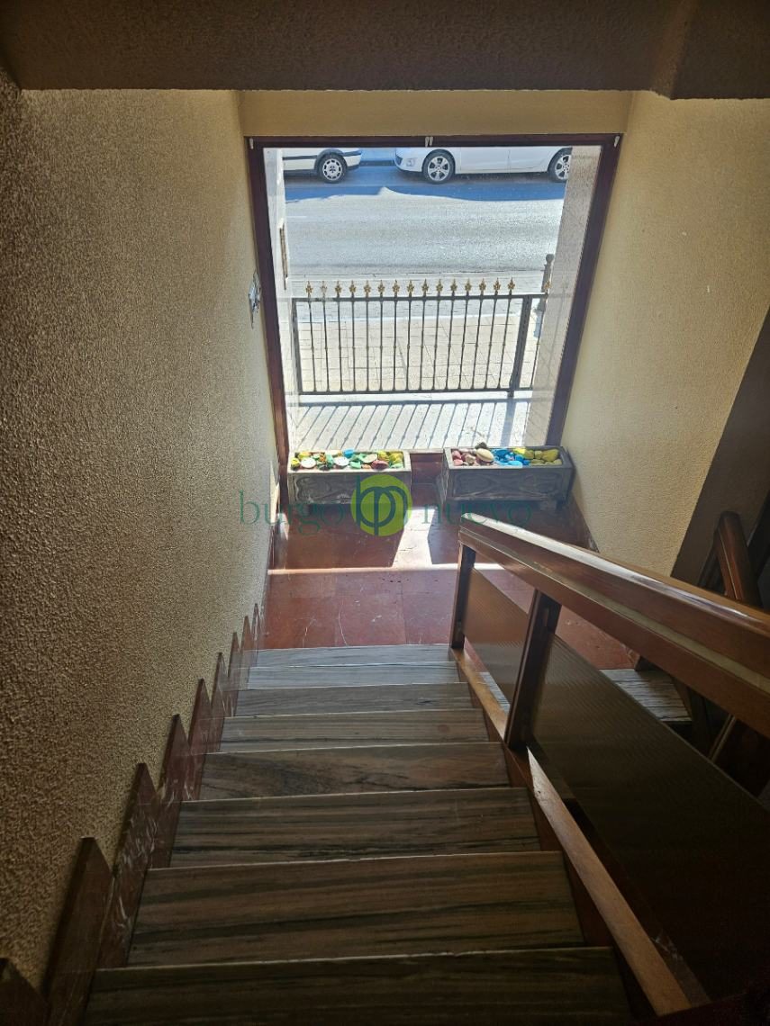 VENTA CASA  con gran terraza, garaje y rentabilidad por local alquilado en Avenida León - Foto 4