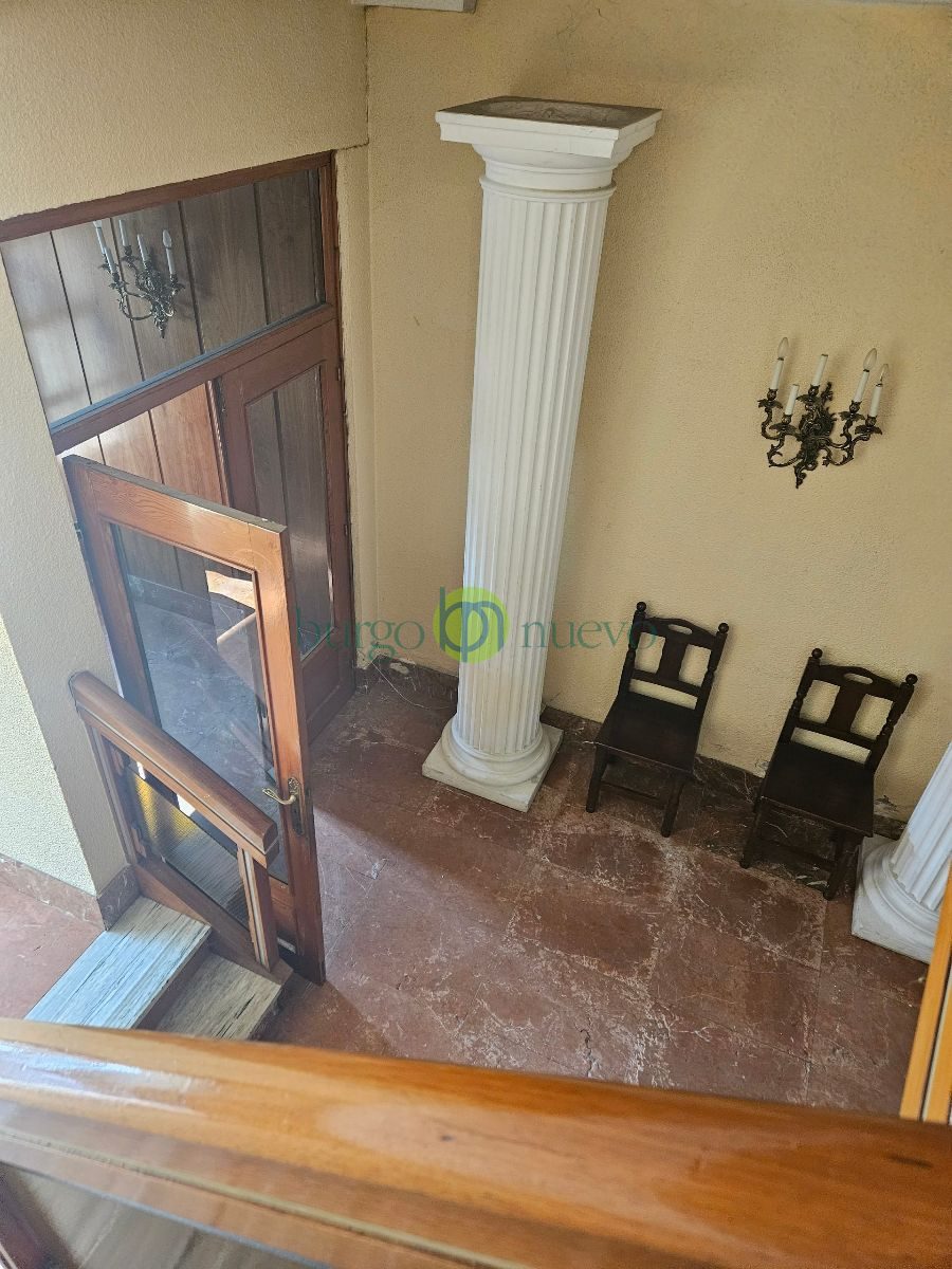 VENTA CASA  con gran terraza, garaje y rentabilidad por local alquilado en Avenida León - Foto 6