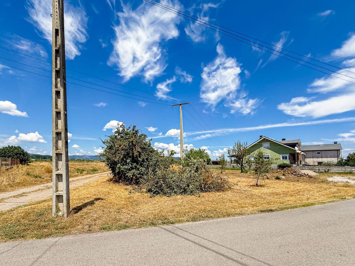Se vende finca urbana en villanueva, carracedelo