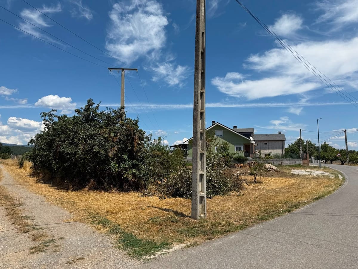 Se vende finca urbana en villanueva, carracedelo