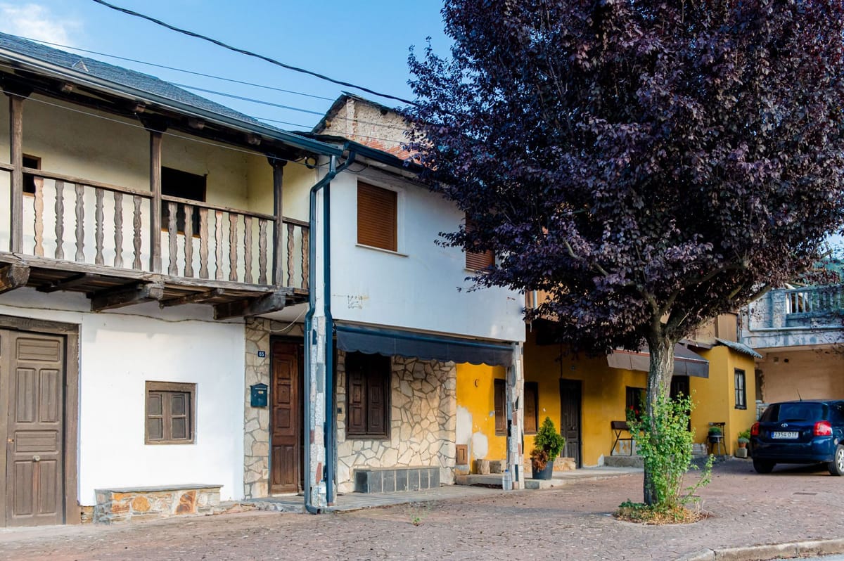 🏡 Se vende preciosa casa de piedra en El Espino, junto a Vega de Espinareda