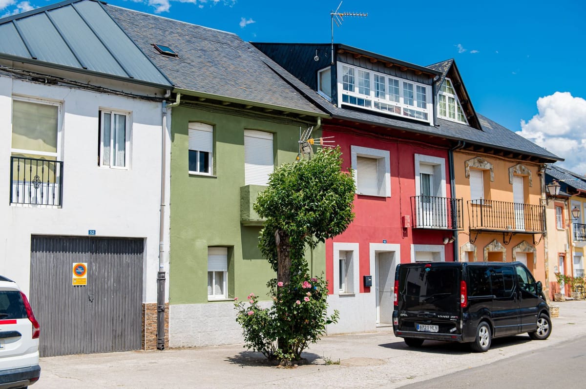 🏡 Se vende acogedora casa adosada entre Ponferrada y Bembibre