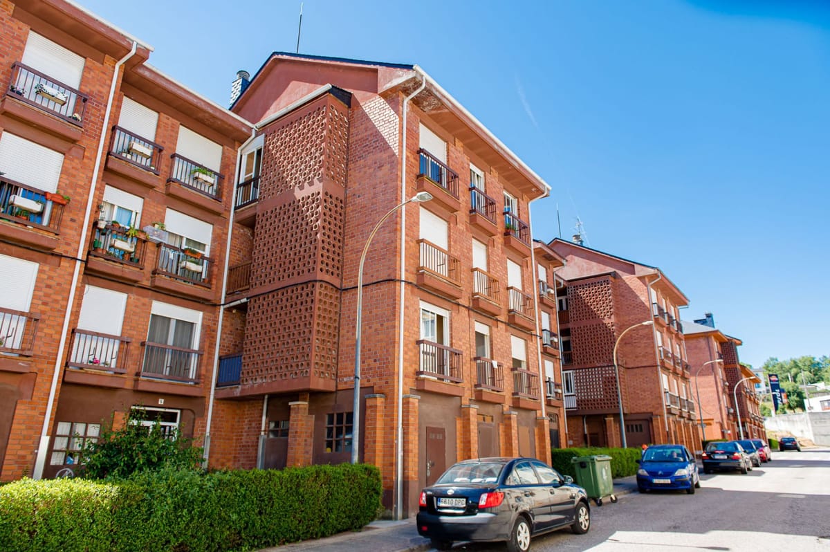 🏡 Se vende amplio y luminoso piso en Vega de Espinareda
