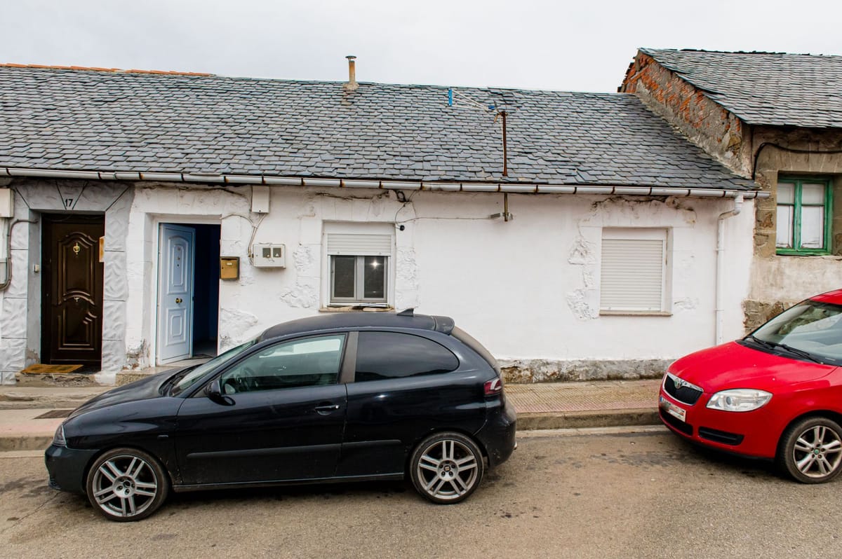 🏡 Se vende casa de planta baja en Fabero