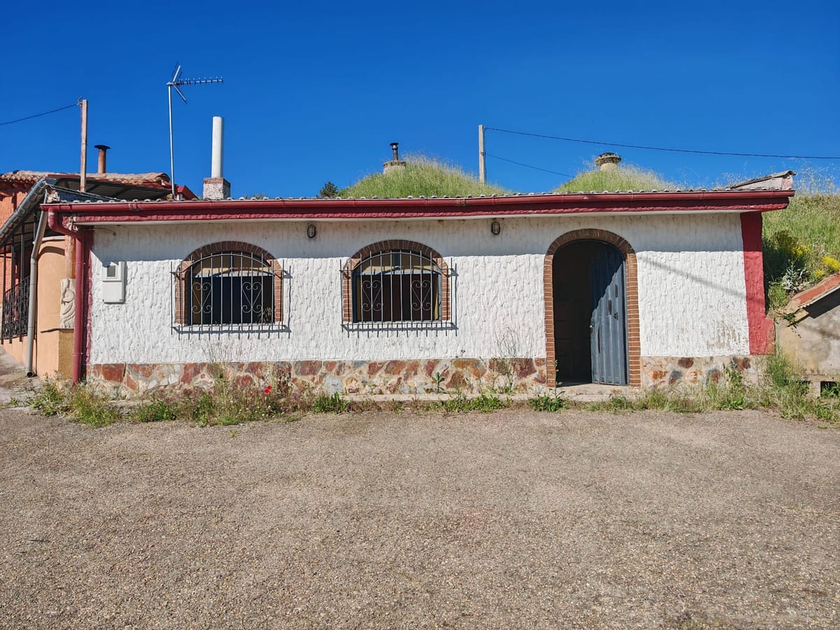 🍷🏔️ Se vende espectacular bodega cueva a solo 12 minutos de León