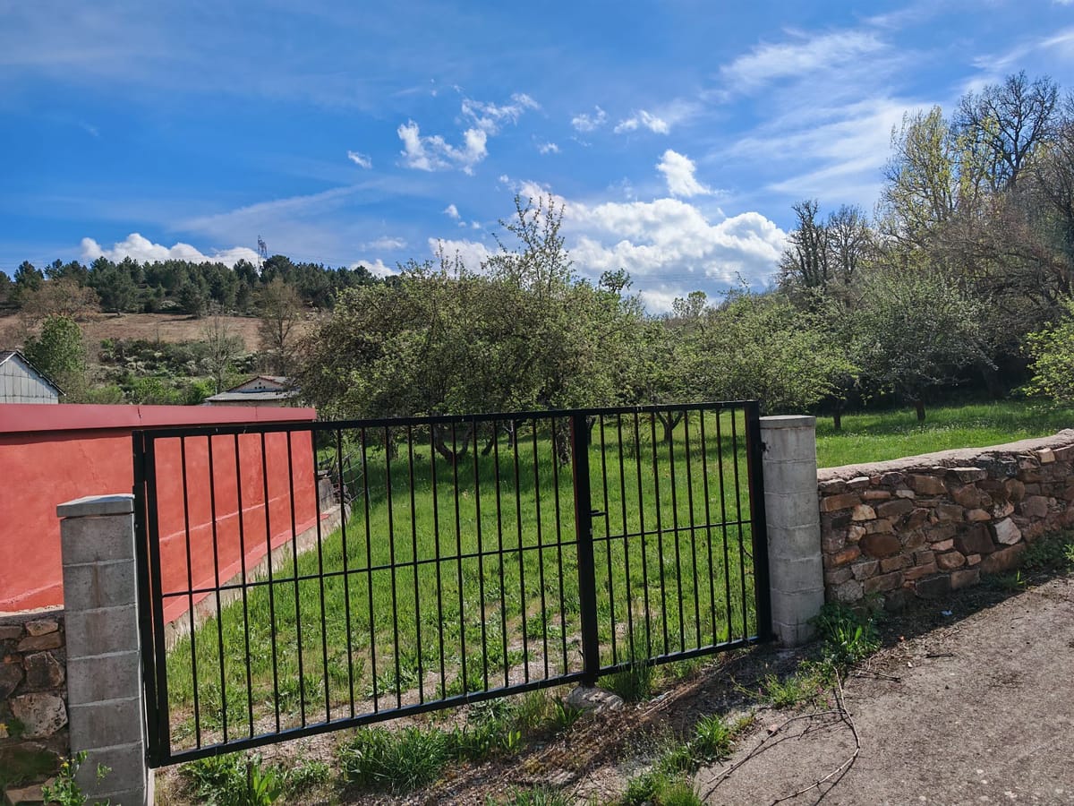 🌿 Se vende parcela urbana en Porqueros