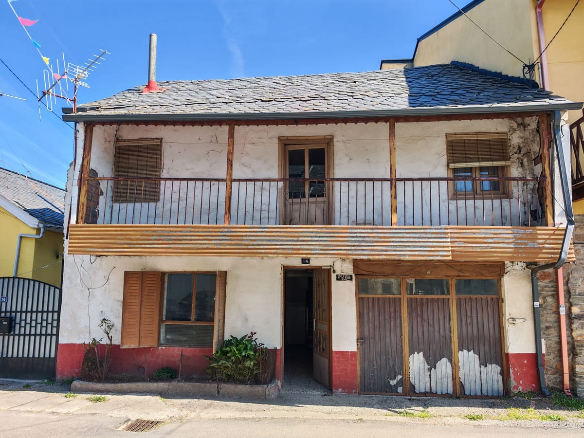 🏡 Se vende casa de piedra a un paso de Bembibre