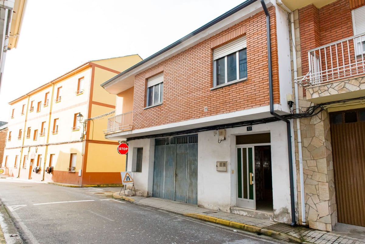 🏡✨ SE VENDE CASA EN CACABELOS ✨🏡