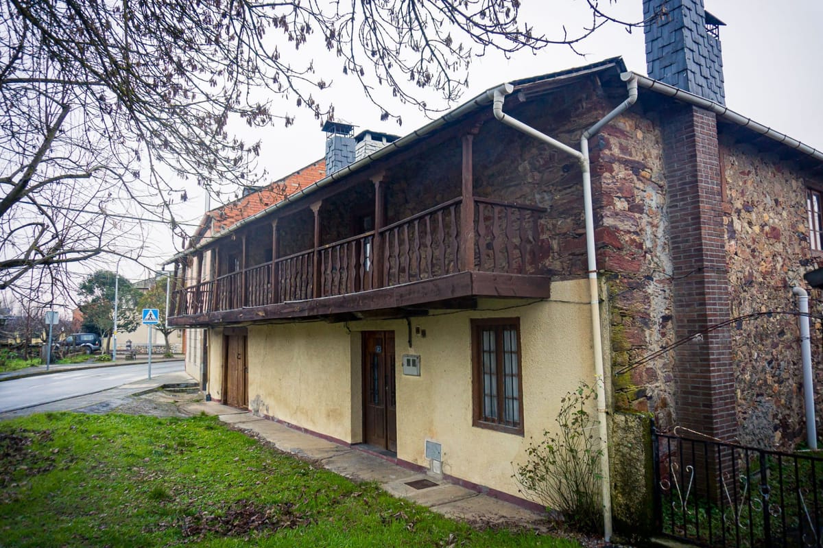 Se vende impresionante casona tradicional de piedra