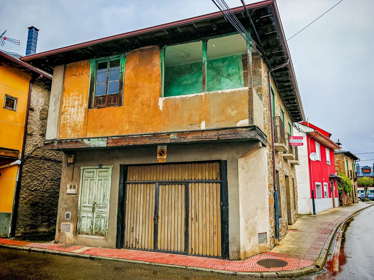🏡 Se vende casa de piedra para reformar en Toreno