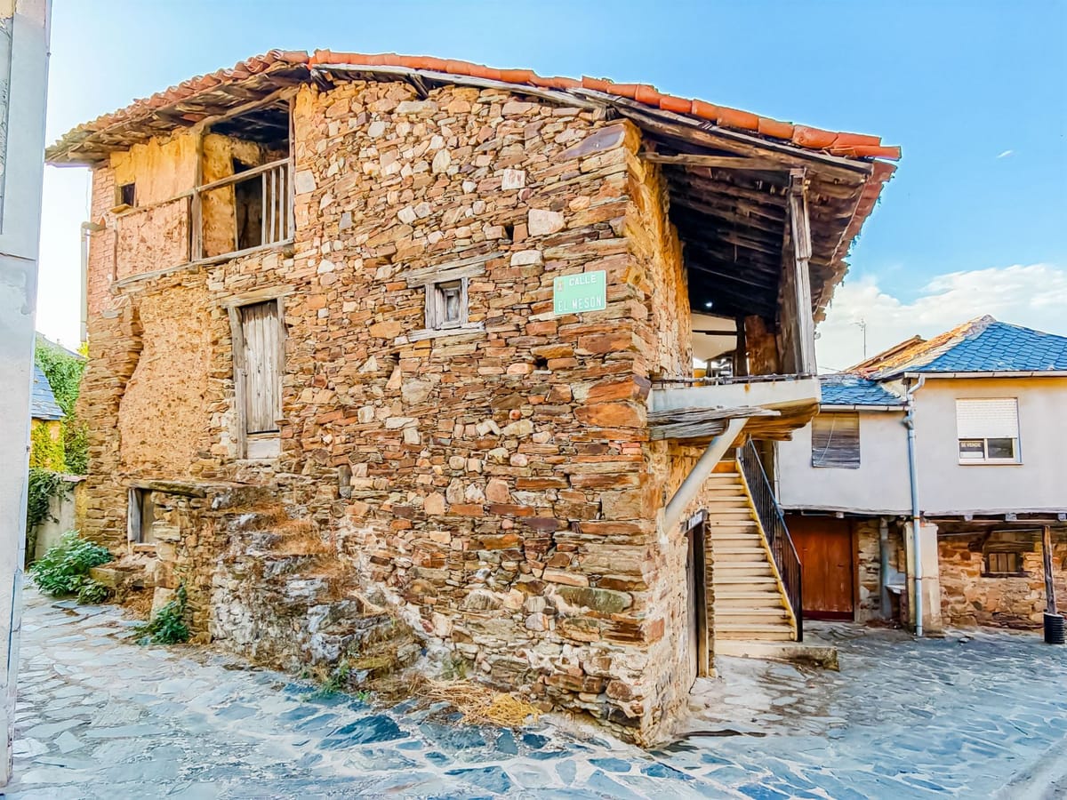 Se vende casa de piedra en Lombillo
