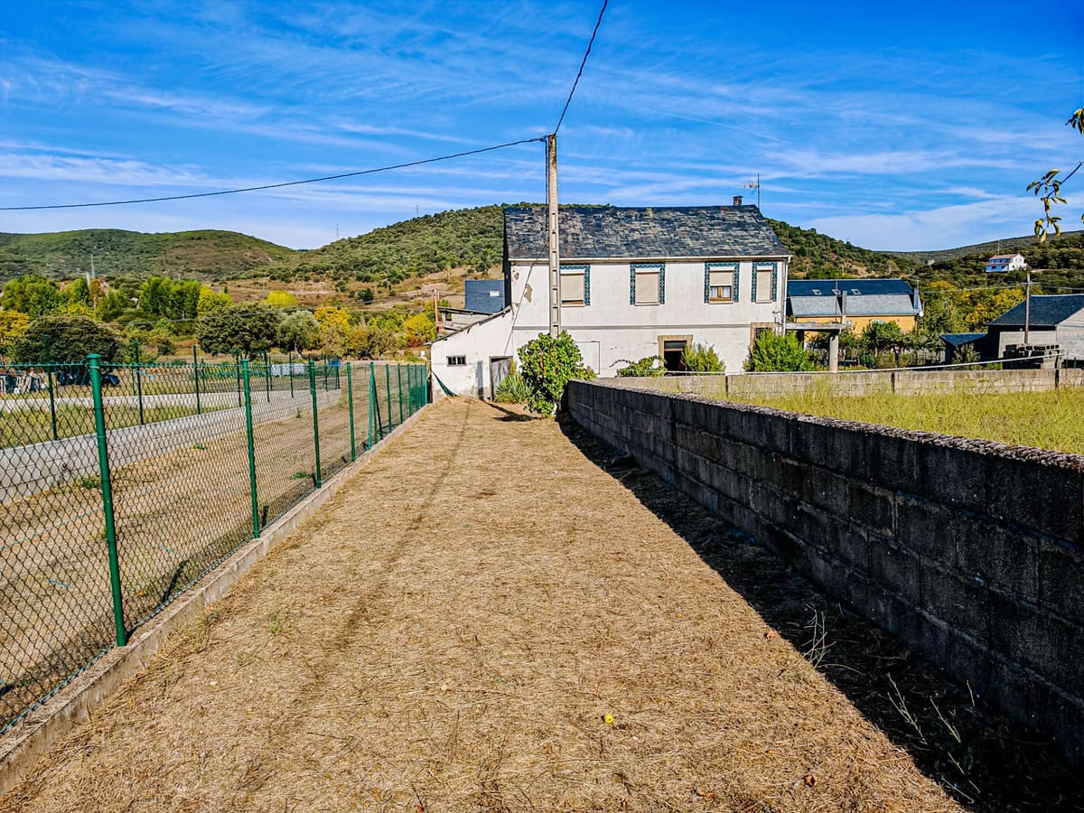 🏡 Se vende casa en Carucedo, a un paso del lago y de Las Médulas