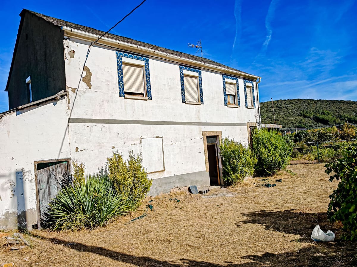 🏡 Se vende casa en Carucedo, a un paso del lago y de Las Médulas