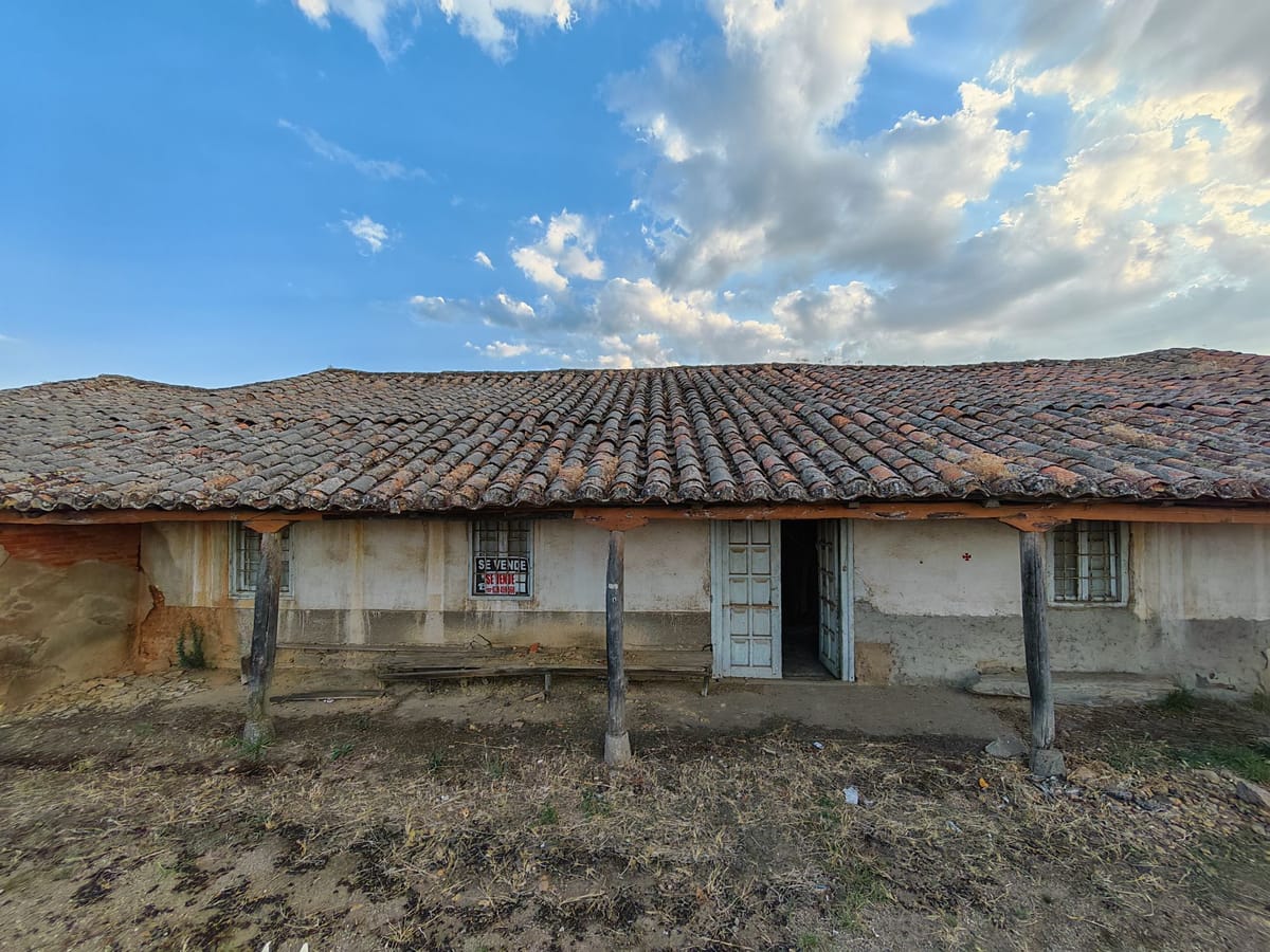 🏡 Se vende emblemática venta con terreno en Astorga (León)