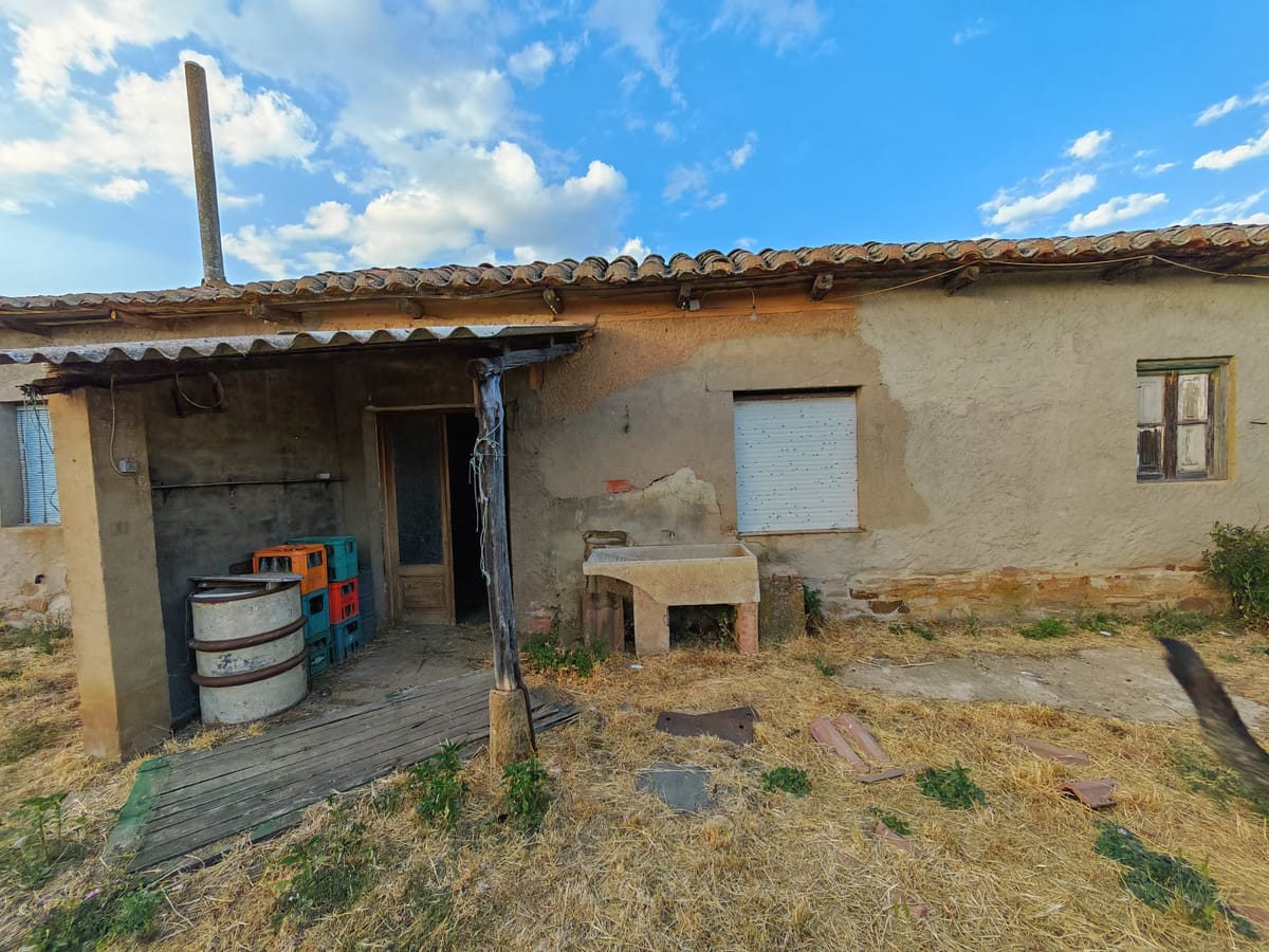🏡 Se vende emblemática venta con terreno en Astorga (León)