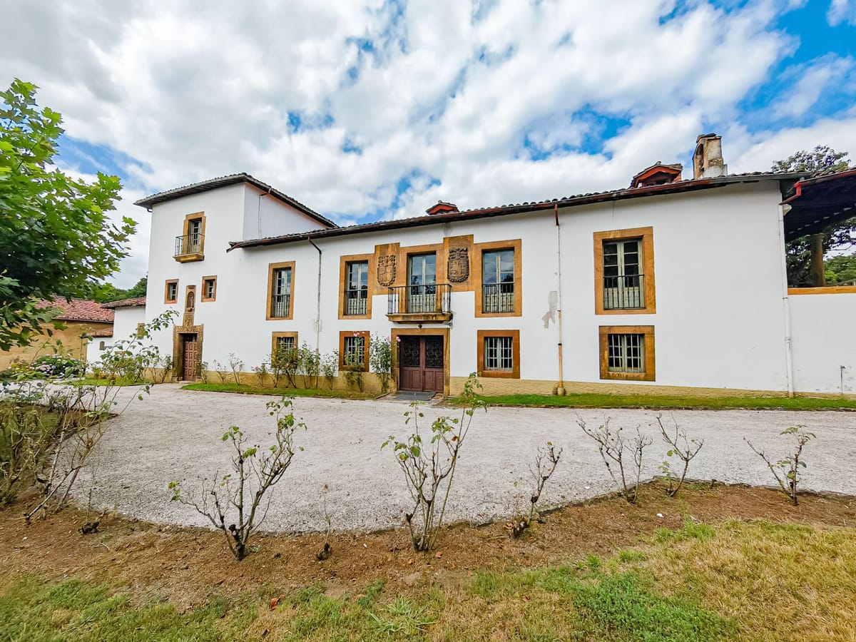 🏰 Se vende espectacular palacio histórico en Oviedo 🌿✨