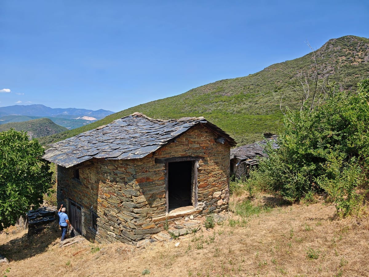 🏔️✨ Casa de piedra con alma de refugio en la montaña ✨🏔️
