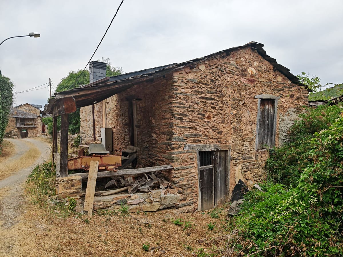 🏡 Casita de piedra para reformar en Voces, en plena montaña berciana