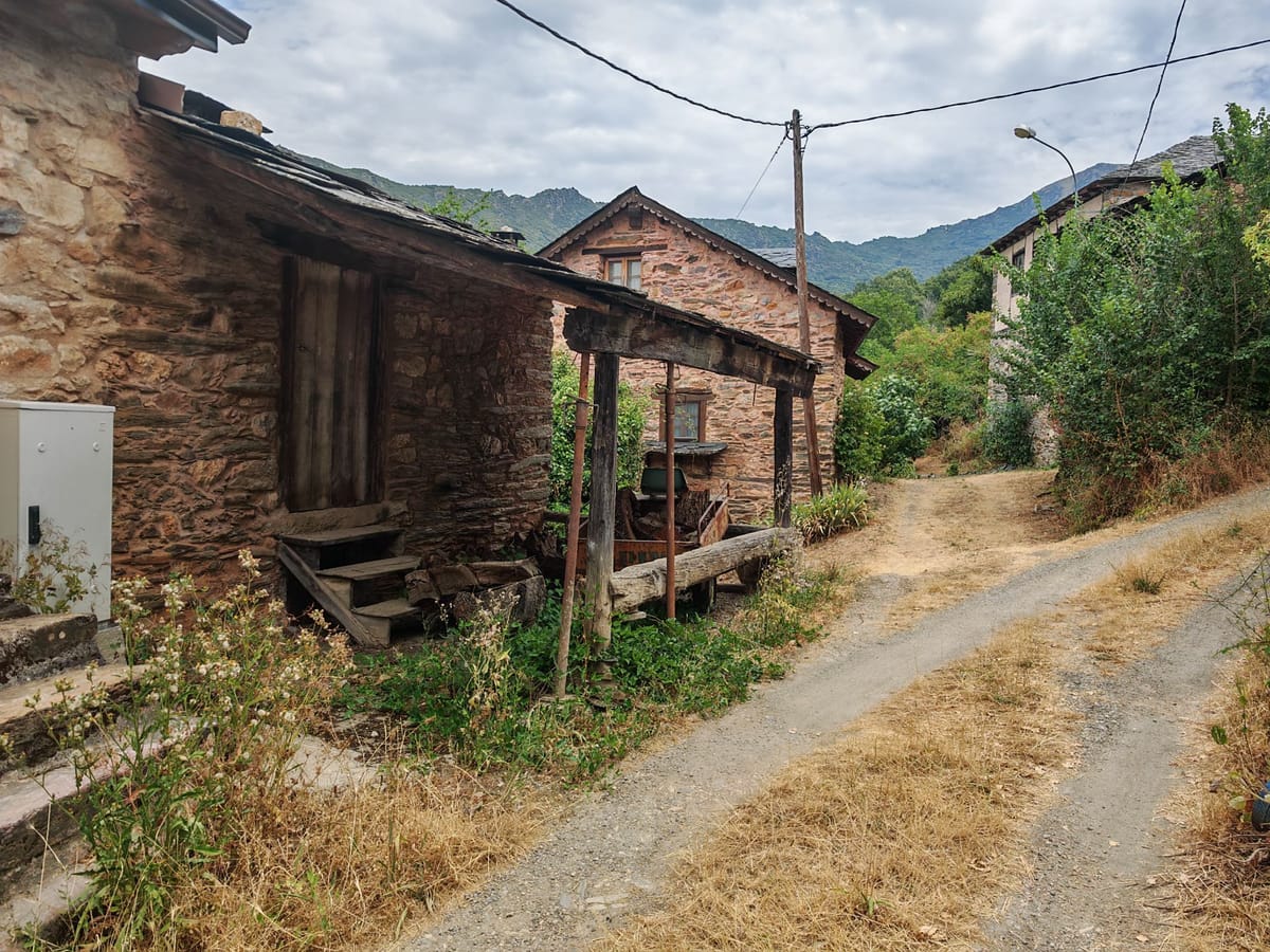 🏡 Casita de piedra para reformar en Voces, en plena montaña berciana