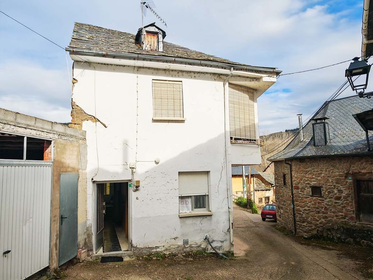 🏡 Se vende casa con jardín cerca de Bembibre (El Bierzo, León)