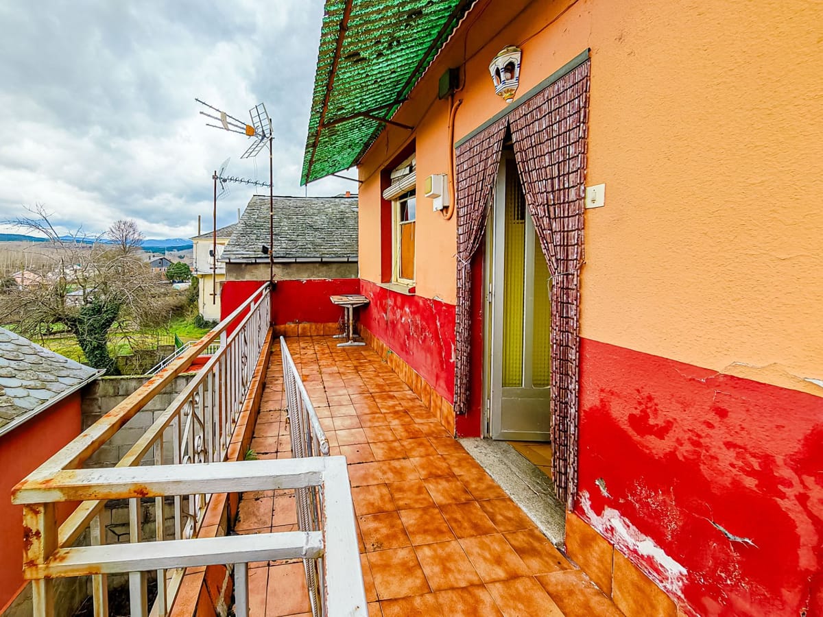 🏡 Casa con dos viviendas independientes – ¡Ideal para inversión o reforma compartida!