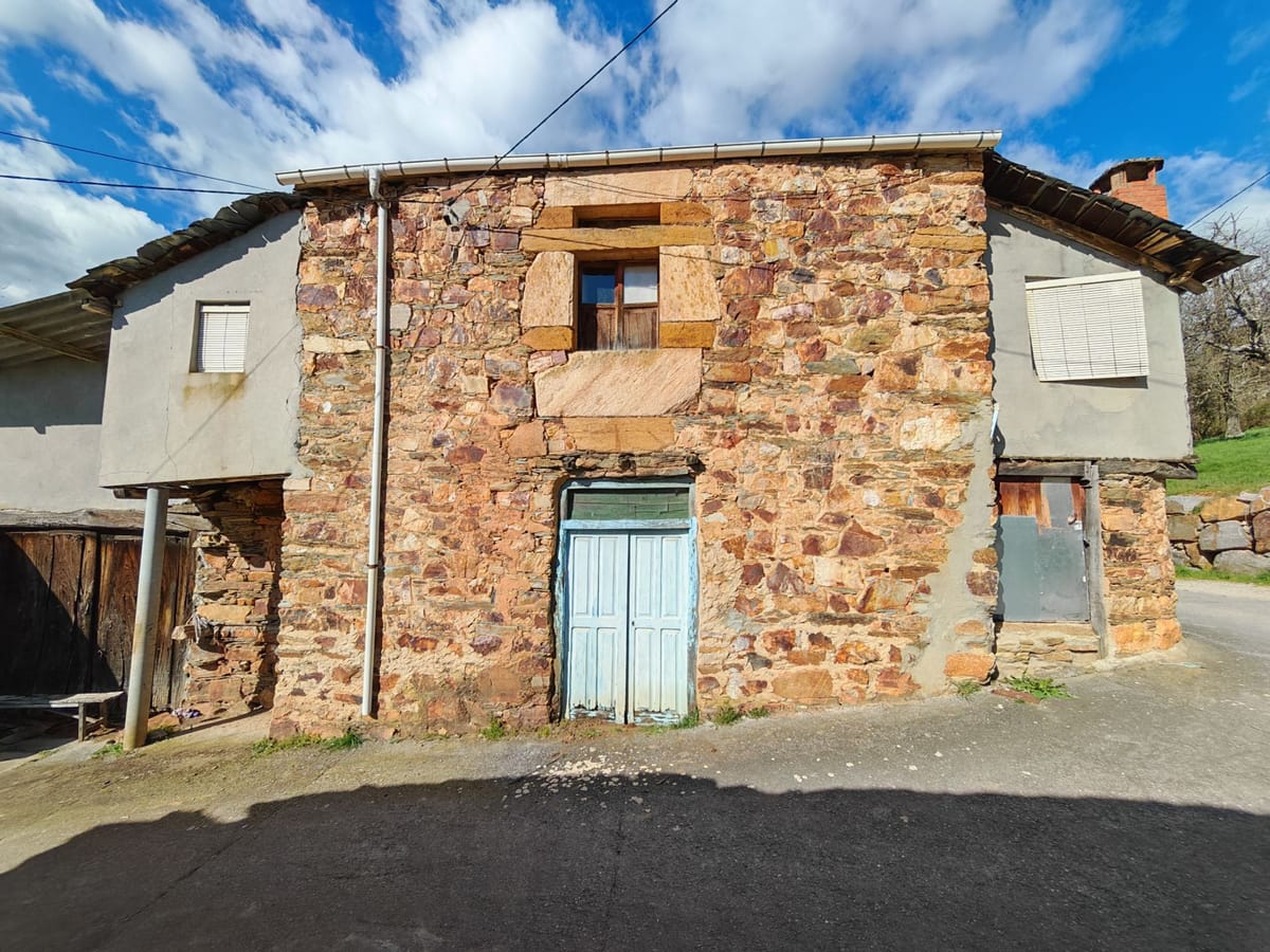 🏡 Casa de piedra con terreno en entorno natural – Cerca de Vega de Espinareda