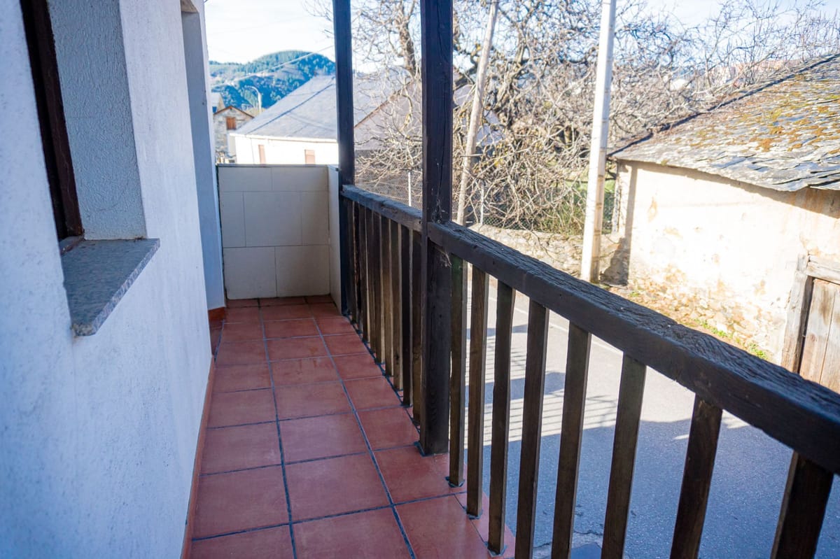 🏡 ACOGEDORA CASITA DE PIEDRA JUNTO A VILLAFRANCA DEL BIERZO – UN REFUGIO CON ENCANTO 🌿✨
