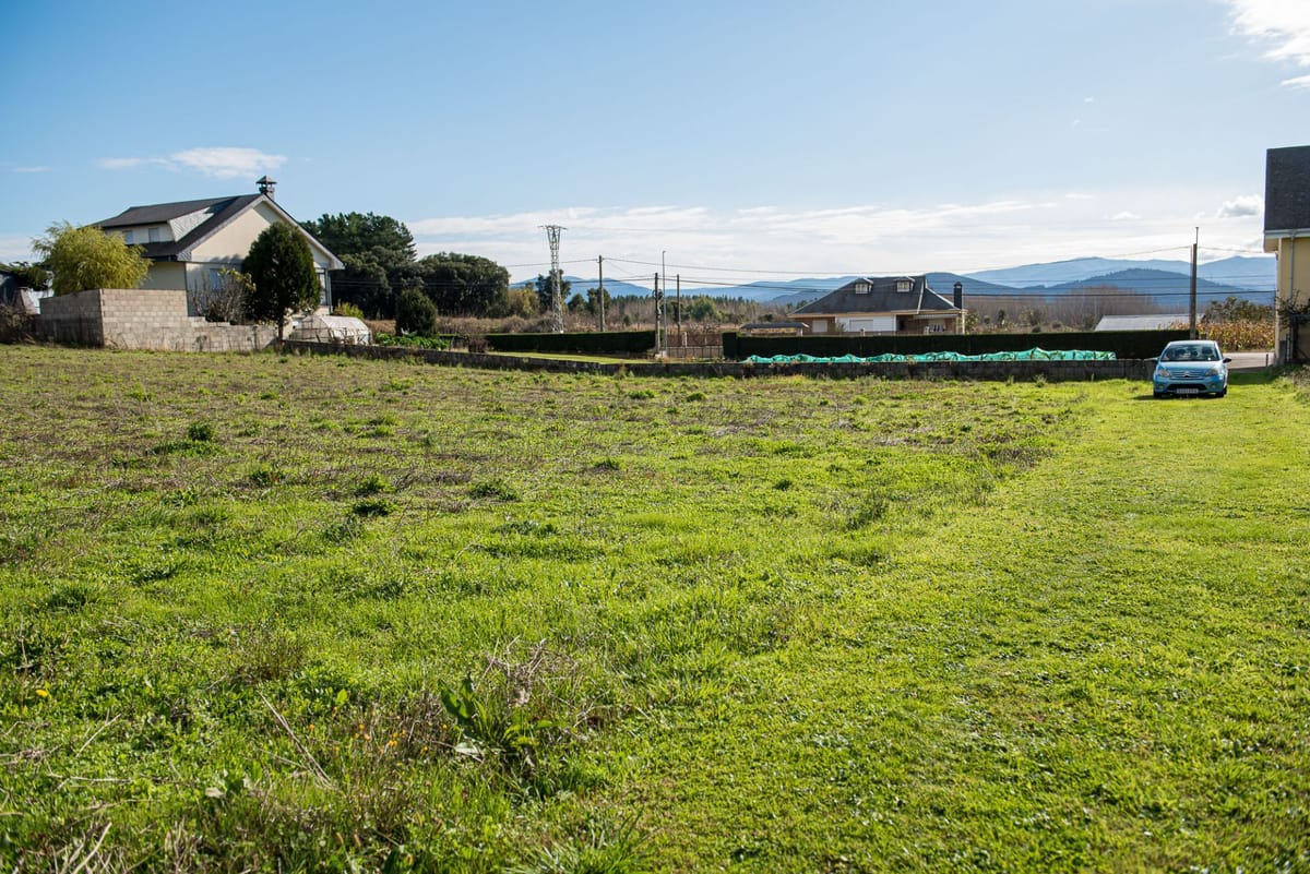 Se vende parcela urbana en cabañas raras