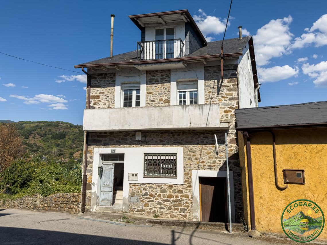 Casa de piedra con terreno en Toreno