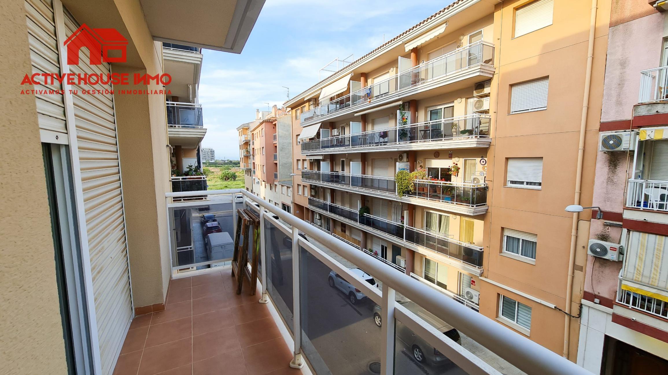 Venta de piso de 3 habitaciones con terraza en La Ràpita - Foto 1
