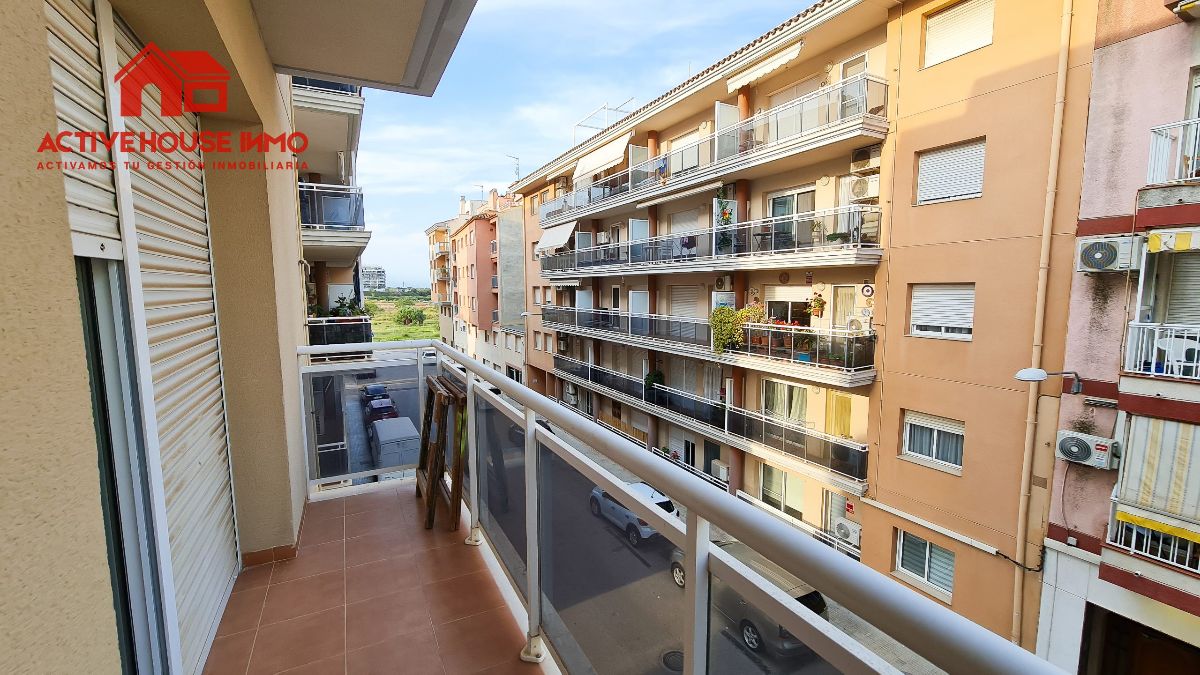 Venta de piso de 3 habitaciones con terraza en La Ràpita