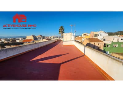 Dos pisos independientes con grande almacén en Alcanar, ideal para varias familias.