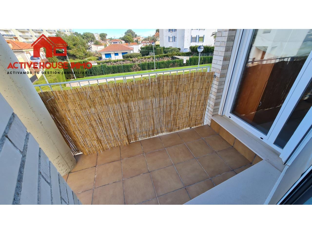 Venta de piso con terraza independiente con vistas en Alcanar - Foto 3