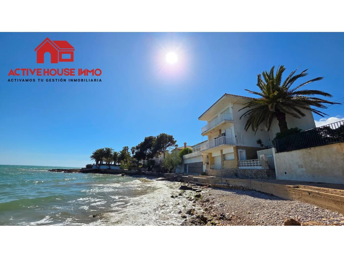 Venta de chalet primera linea unifamiliar en Alcanar Playa