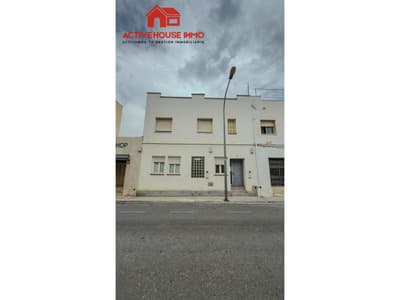 Venta de casa con almacén y 5 habitaciones en Deltebre