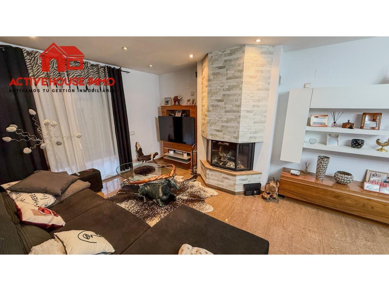 Preciosa casa con garaje en Santa Bàrbara, asoleada y con acceso por dos calles. - Foto 12