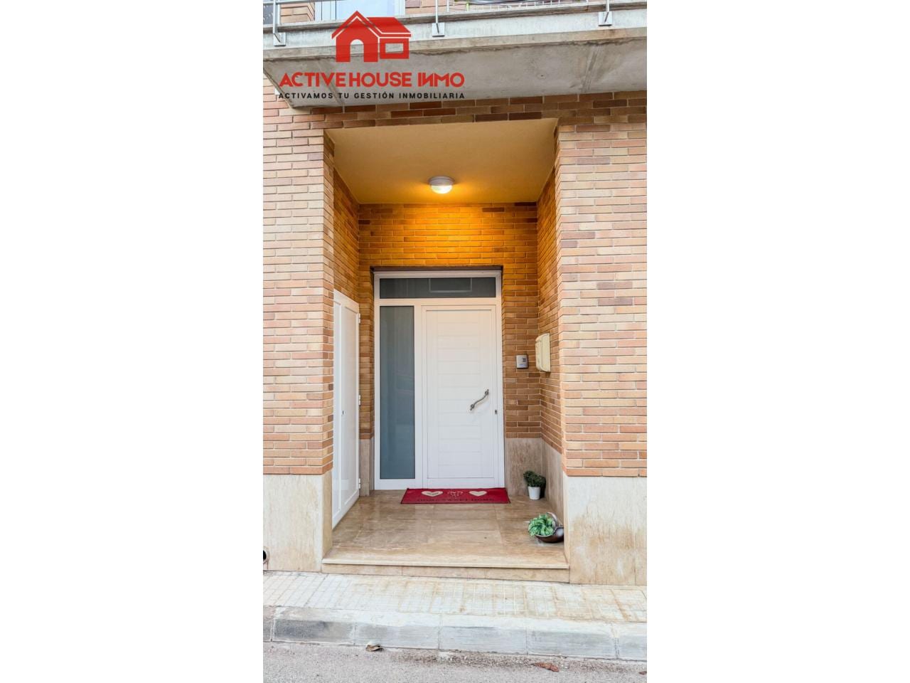 Preciosa casa con garaje en Santa Bàrbara, asoleada y con acceso por dos calles. - Foto 3