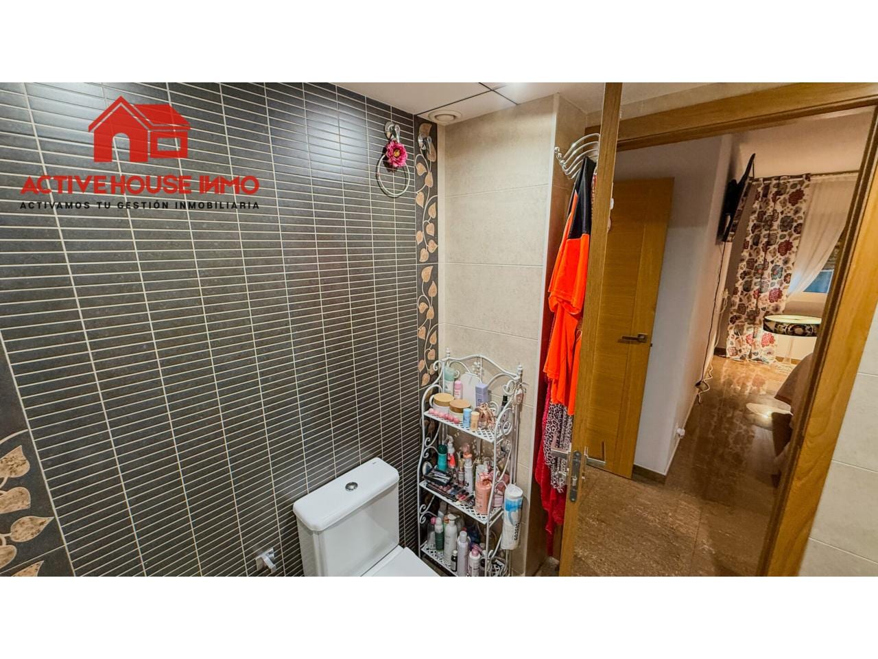 Preciosa casa con garaje en Santa Bàrbara, asoleada y con acceso por dos calles. - Foto 40