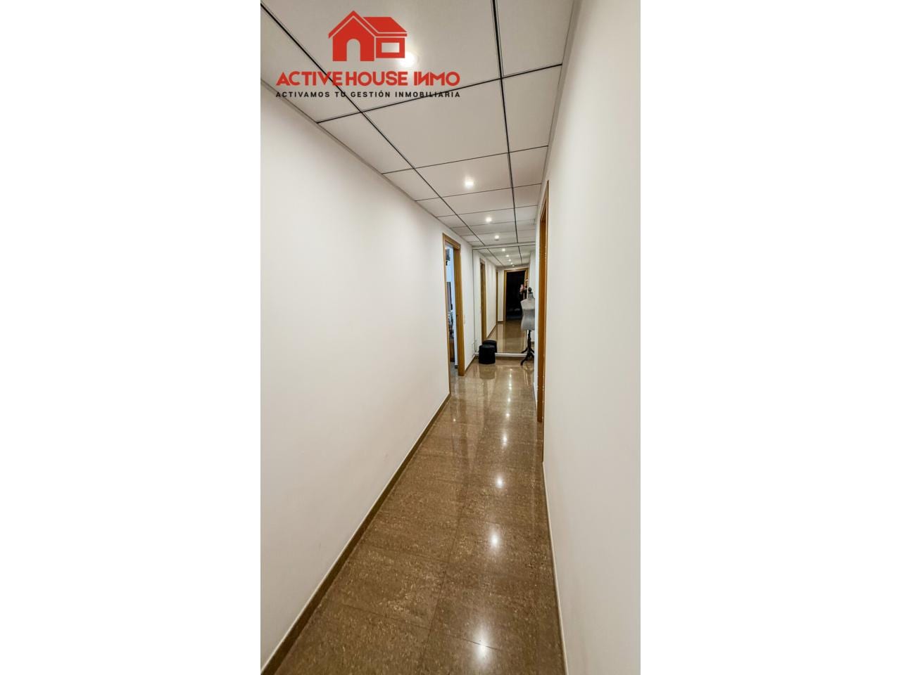 Preciosa casa con garaje en Santa Bàrbara, asoleada y con acceso por dos calles. - Foto 41