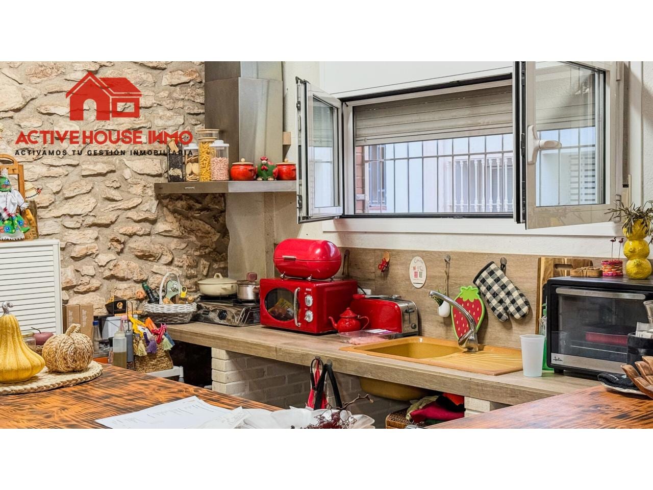 Preciosa casa con garaje en Santa Bàrbara, asoleada y con acceso por dos calles. - Foto 49