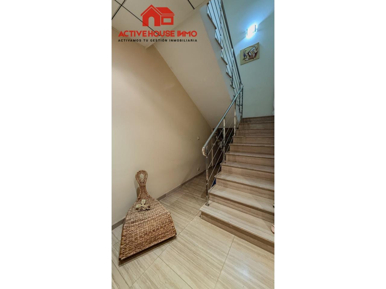 Preciosa casa con garaje en Santa Bàrbara, asoleada y con acceso por dos calles. - Foto 8