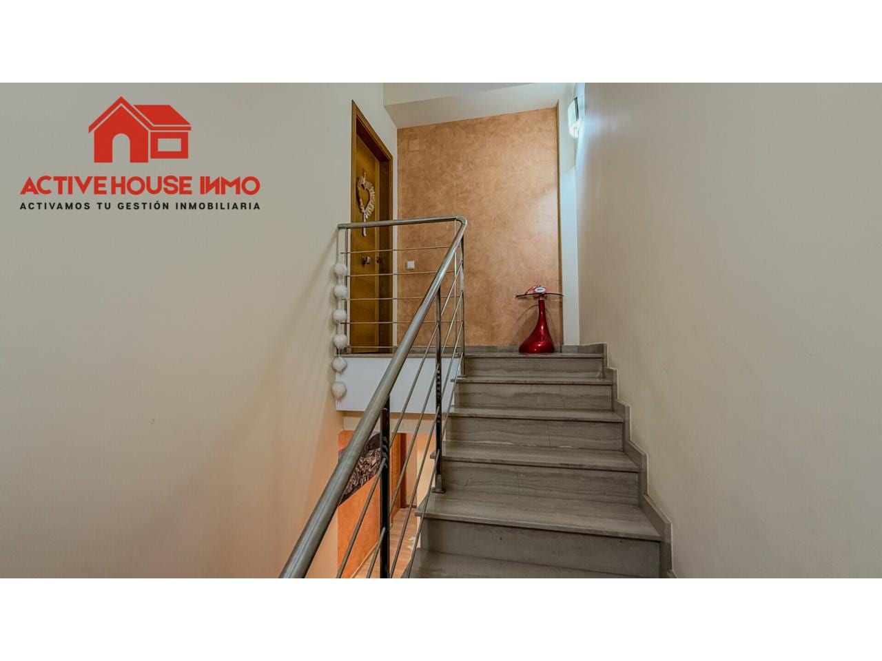 Preciosa casa con garaje en Santa Bàrbara, asoleada y con acceso por dos calles. - Foto 9