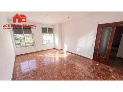Venta de piso de 4 habitaciones en Santa Bàrbara