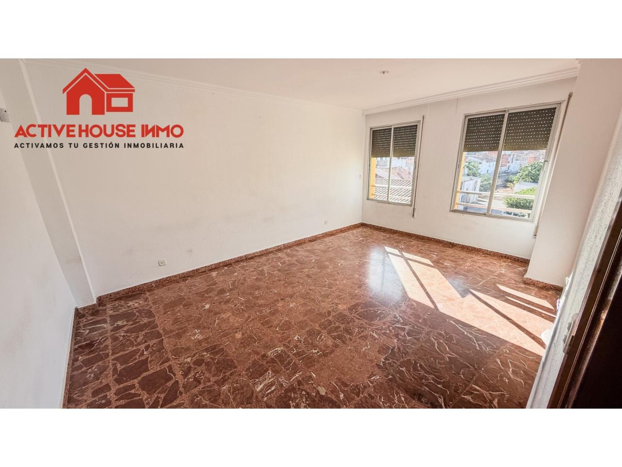 Venta de piso de 4 habitaciones en Santa Bàrbara - Foto 2