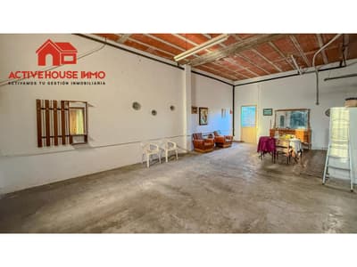 Venta de Casa con patio y amplia parcela en Santa Bàrbara