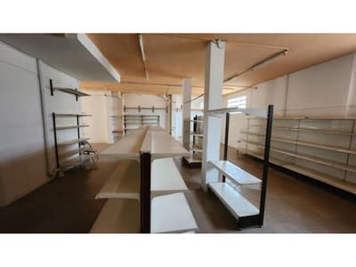 Local comercial con muchas posibilidades en Santa Bàrbara